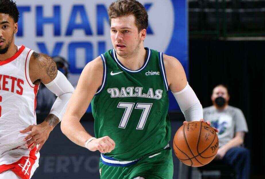 欧联国际比赛日走向成谜;达拉斯独行侠内部沟通;球迷炸锅;团队化学反应显著 欧联国际比赛日走向成谜;达拉斯独行侠内部沟通;球迷炸锅;团队化学反应显著