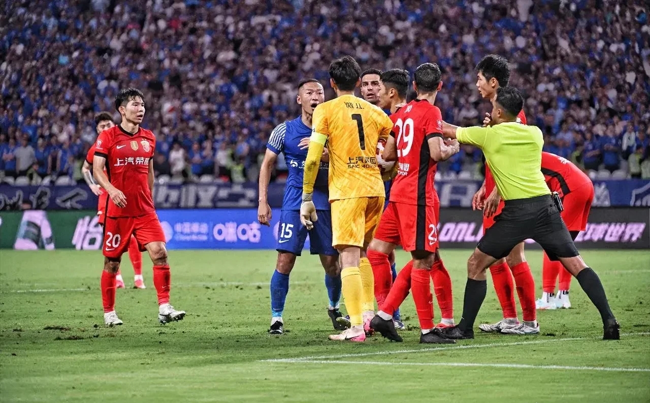 上海申花发布备战花絮，赛前遗憾出局，欧篮联任务艰巨，阵容厚度经受考验(美军将从菲撤离导弹)